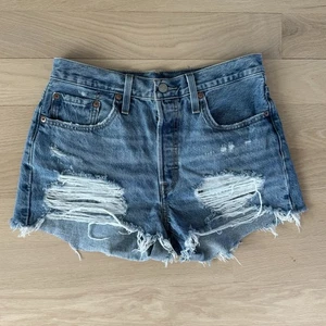 501 Levi’s abgeschnittene ausgefranste hochtaillierte Damenshorts Größe 28 - Bild 1 von 12