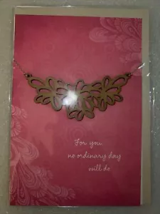 Hallmark (Signature) 3D Gorgeous (Wearable Wooden Necklace) “Mother’s Day” Card - Picture 1 of 3