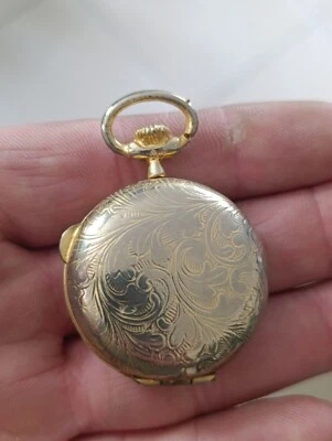 Ancien Pilulier Coffret Métal Doré en Forme de Montre à Gousset 16,6 g - Photo 1/4