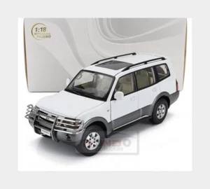 1:18 SUNSTAR Mitsubishi Pajero 3.5L V6 V73 2006 White Grey SS5833 Model - Picture 1 of 3