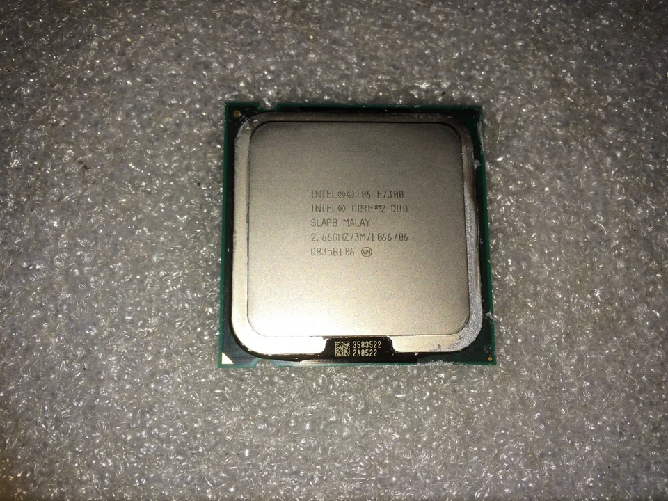 Processore Intel Core 2 Duo E7300 SLAPB 2.66GHz 1066MHz FSB 3MB L2 Socket LGA775 - Immagine 1 di 1