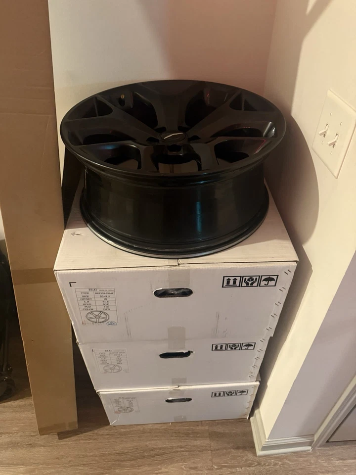 Juego de dos ruedas OEM 2021 Chrysler 300S usadas buen estado Foto 1 de 1