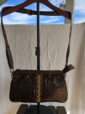 Bolso Bandolera Madi Claire con Diseño de Cocodrilo en Relieve Foto 1 de 4