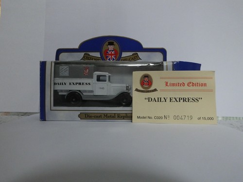 VANS OXFORD DIECAST MODEL NO C020 DAILY EXPRESS