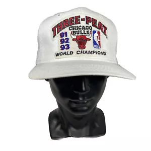 Vintage Sports Specialties Chicago Bulls 3 Peat World Champions Hat The Twill - Bild 1 von 8