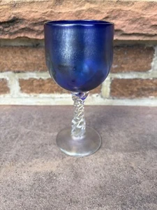 PEET ROBISON Unikat Kunstglas Künstler signiert blau irisierend Weinglas von 1994 - Bild 1 von 9
