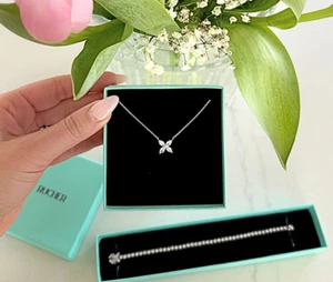 Halskette & Armband Schmuck Geschenkset für Damen, Blumenanhänger, Goldkette - Bild 1 von 10