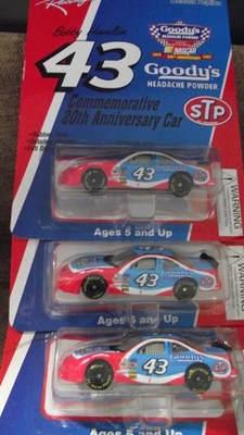 NASCAR - Richard Petty - 20th Anniversary - 1/64 - 3 cars-Revell - Pontiac-1997 - Image 1 of 2