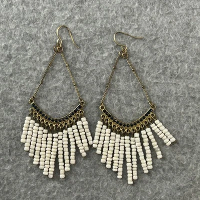 Pendientes colgantes Western Boho blancos con flecos tono dorado orejas perforadas para mujer Foto 1 de 4