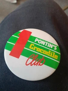 Insignia vintage Pontins Crocodile Club - Imagen 1 de 3