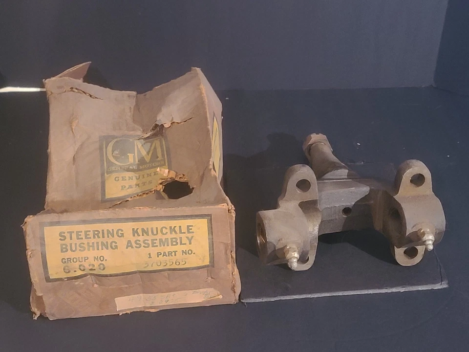 1949–1954 Chevrolet Truck Front Axle Steering Knuckle 3703565 (OLD # 3693435) - Image 1 of 4