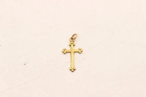 Beautiful mini 10k Yellow Gold Cross Pendant .3 grams - Picture 1 of 5