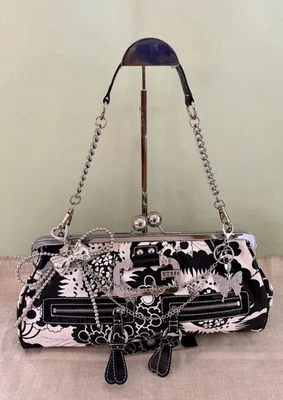 Vintage Guess Black & White Floral Kisslock Bag – Rare Y2K Shoulder Purse - Image 1 of 4