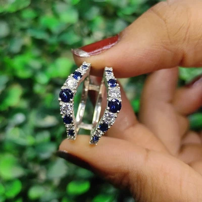 Anillo potenciador solitario de diamantes y zafiros creado en laboratorio de 2 quilates enchapado en oro blanco de 14 k Foto 1 de 4