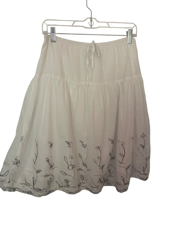 Womens White Embroidered Floral Cotton Skirt Elastic Waist & Tie Boho Hippie - Image 1 of 4