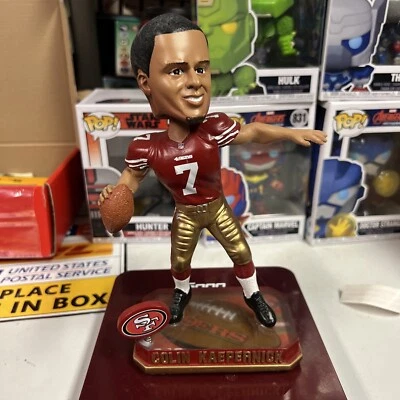 Bobblehead Colin Kaepernick San Francisco 49ers Legends Of “The Field” #881/2014 Foto 1 de 4