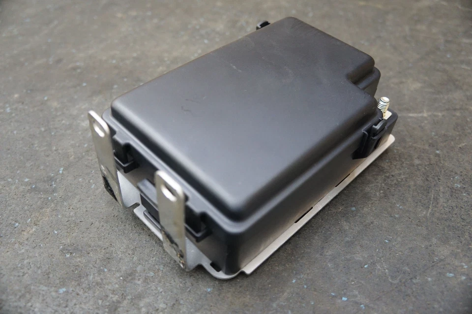 Conjunto de caja de fusibles trasera Ad43-14a073-ac OEM Aston Martin Rapide 2010 Foto 1 de 4