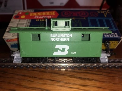 HO Scale Roundhouse Burlington Northern Caboose Kit - Image 1 of 4