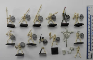 12 SKELETONS Plastic + Metal Parts Undead Vampire Counts Warhammer 1990s B26 - Photo 1/5