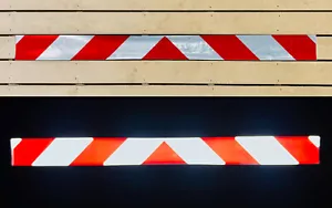 Weiß & rot reflektierendes Chevron Panel Oralite V98 maßgeschneidertes Aufkleberband - Bild 1 von 11