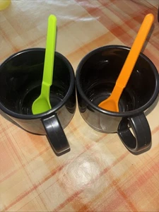 Tupperware Zwei Becher Schwarz Mit Löffel Neu - Bild 1 von 2