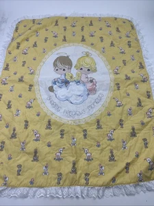 Sharing Precious Moments gesteppte Babybettdecke Spitze Rüschen Engel Wandbild - Bild 1 von 7
