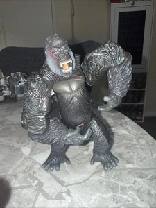 Universal Studios King Kong Gorilla 6” Battle Damage Figure (2005 Playmate Toys) - Picture 1 of 2