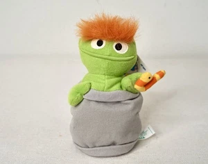 "Juguete de peluche Oscar the Grouch 7"" Tyco Sesame Street Beans 1997 de colección con etiquetas" - Imagen 1 de 5