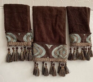 Croscill Palisades Embellished Hand Towel & 2 Fingertip towels Brown/ Teal NWT - Picture 1 of 2