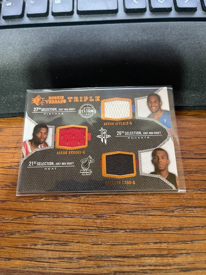 2007-08 SP Rookie Threads Triples #ACB Arron Afflalo Aaron Brooks Daequan Cook 1 Foto 1 de 1