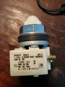 SQUARE D SCHNEIDER ELECTRIC 9001-KM1W / 9001KM1 WHITE PILOT LIGHT (TA5MS) - Picture 1 of 5