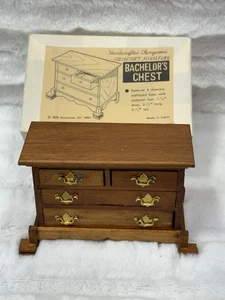 Muebles miniatura para casa de muñecas Shackman Collectors cofre de soltero (LEER) - Imagen 1 de 7