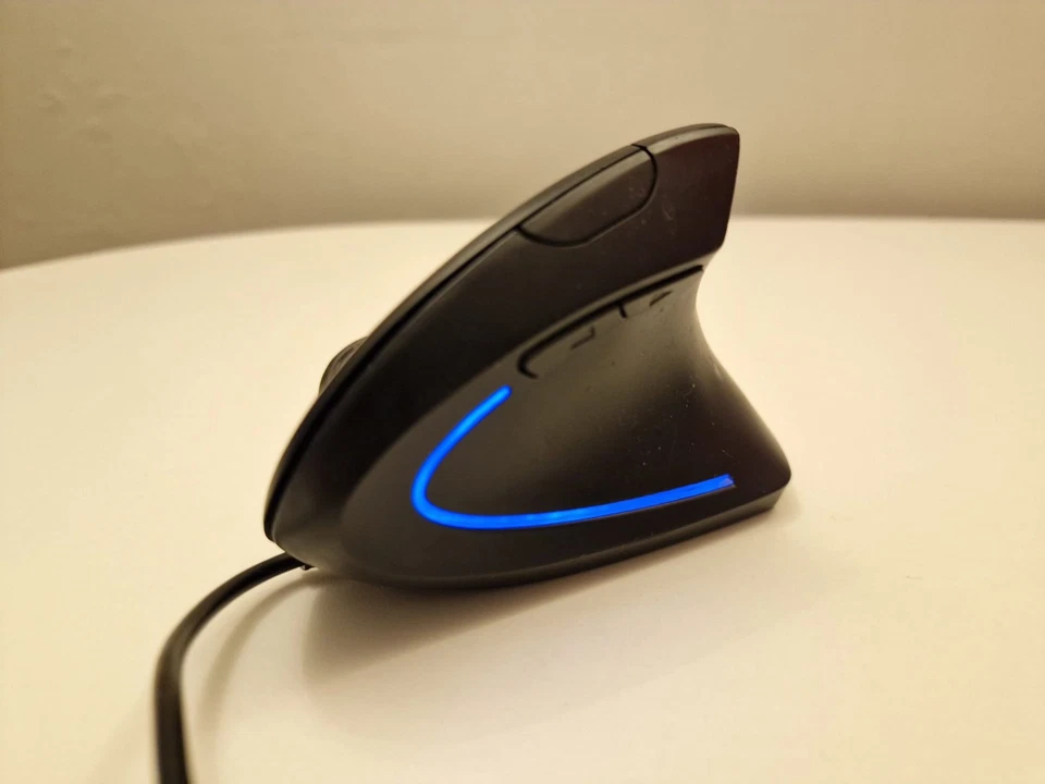 CSL A26068 Vertical Ergonomic Optical USB Mouse - Image 1 of 4