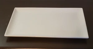 Crate & Barrel White 16.5" x 10.25" Porcelain Platter PSJ - Picture 1 of 6