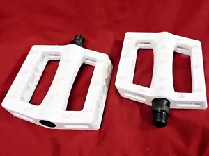 1 Pair Mint Unused White Rant Trill Platform BMX Pedals 9/16 x 20 - Picture 1 of 6