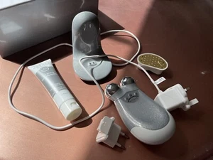 NuFACE Trinity Device plus Wrinkle Reducer Head UK Charger Ex Condition - Picture 1 of 11
