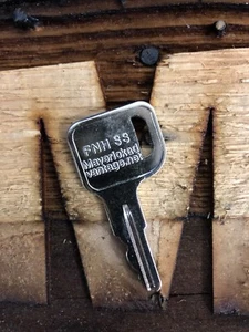 1 Ignition key fits Hyster Forklift,Lull Telehandler,NHSkid Steer,Upright/YaleFL - Picture 1 of 2