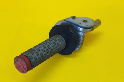 2004 HONDA CR125R CR250R RIGHT THROTTLE GRIP HOUSING TUBE ROLLER - Image 1 of 3