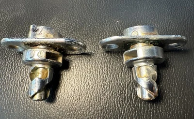 Mercedes-Benz R107 1972-89 LH RH convertible cromo techo blando/docho pestillos de bloqueo Foto 1 de 4