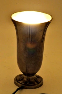 Lampada antica da appoggiare art déco in peltro di Lorena design vintage - Foto 1 di 12