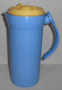 Jarra Tupperware Twist N Pour mango 1 cuarto color verde azulado 8" de alto nueva - Imagen 1 de 2