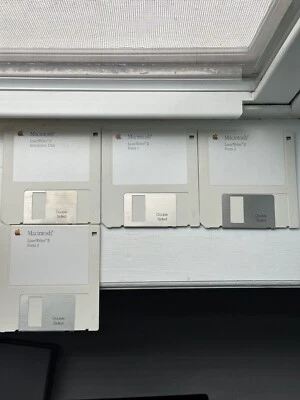 4 Apple Macintosh LaserWriter II 3.5 Floppy Disks, Installation, Fonts 1, 2 & 3 - Image 1 of 4