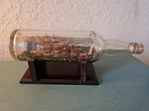 Antikes Schiff in einer Flasche Schoner mit Hafenszene, Dublin Irland mit Ständer - sehr gut - Bild 1 von 8