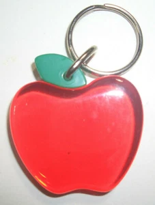  SCHLÜSSELANHÄNGER ROTER APFEL mit GRÜNEM BLATT KUNSTSTOFF NEU - Bild 1 von 3
