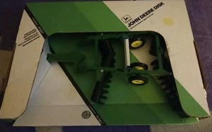 JOHN DEERE Model #5602 DISC  1990 ERTL Vintage  1/16 New - Picture 1 of 3