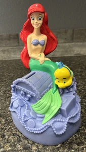 Salvadanaio vintage DISNEY Applausi La Sirenetta ARIEL ALTO 8 1/2"  - Foto 1 di 18