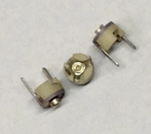 3 Stück Keramik Trimmer (weiß) 2 pF ... 13 pF vertikal (M4029) - Picture 1 of 1