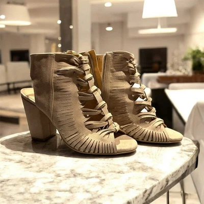 Botines peep-toe de gamuza beige sin marca - talla 7 Foto 1 de 3