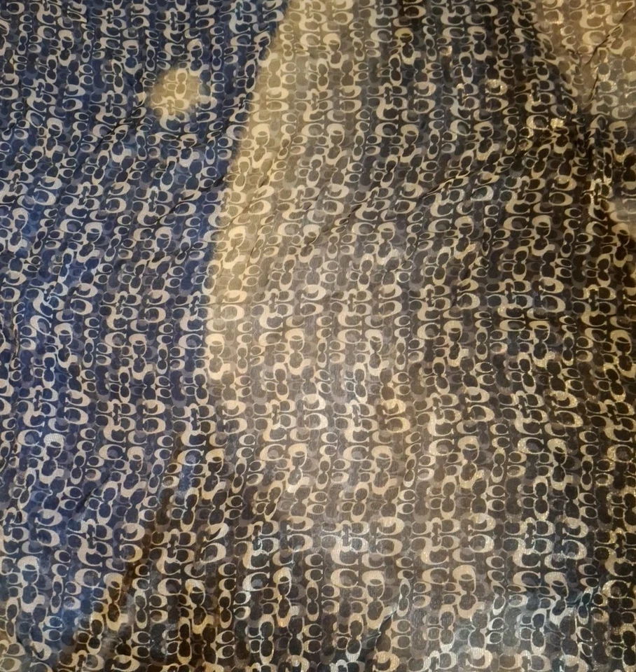 Bufanda de seda Coach para mujer de colores vibrantes, 26x27 pulgadas Foto 1 de 1