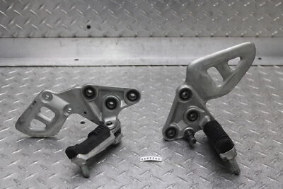 2004 SUZUKI HAYABUSA GSX1300R FRONT FOOT PEG SET 43510-24F00 43521-24F00 - Imagem 1 de 4